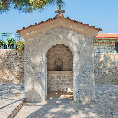 Vetilios Lithos Boutique Hotel Néon Oítilon Екстериор снимка