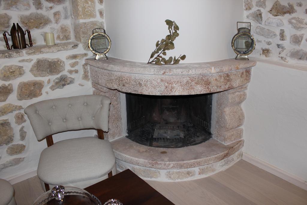 Vetilios Lithos Boutique Hotel Néon Oítilon Екстериор снимка