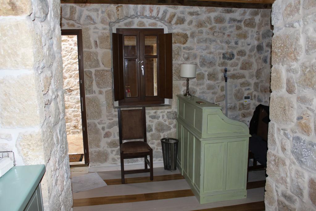 Vetilios Lithos Boutique Hotel Néon Oítilon Екстериор снимка