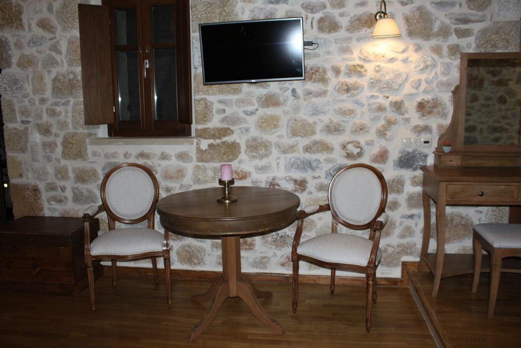 Vetilios Lithos Boutique Hotel Néon Oítilon Екстериор снимка