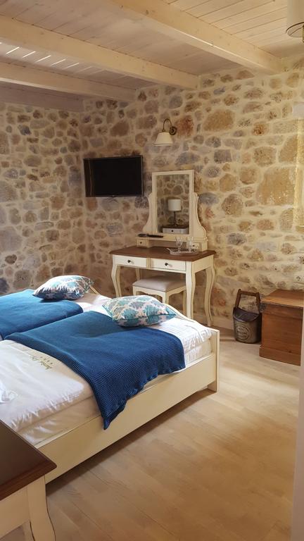 Vetilios Lithos Boutique Hotel Néon Oítilon Екстериор снимка